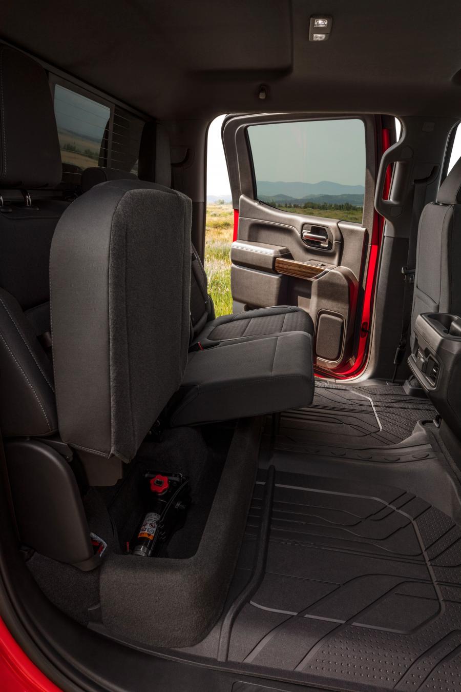 Интерьер Chevrolet Silverado LT Z71 Trail Boss Crew Cab 2018 года  (фото 19 из 20)